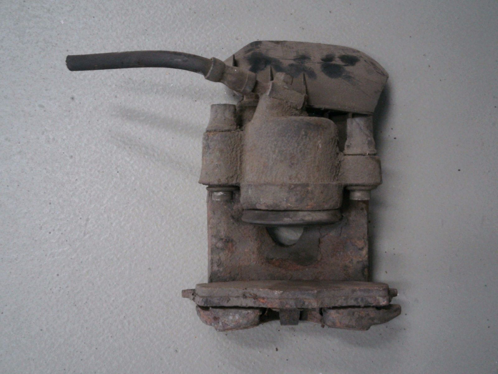 BREMSSATTEL VORNE LINKS