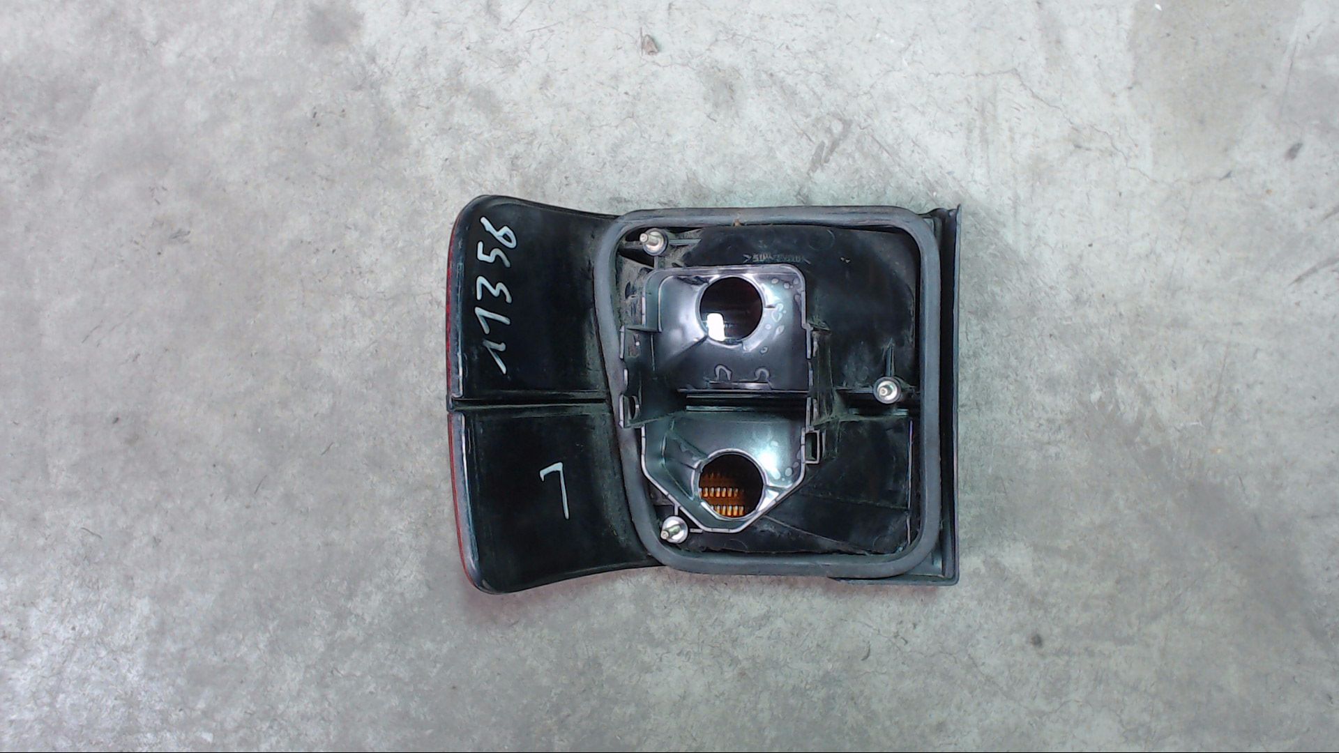 HECKLEUCHTE AUSSEN LINKS L