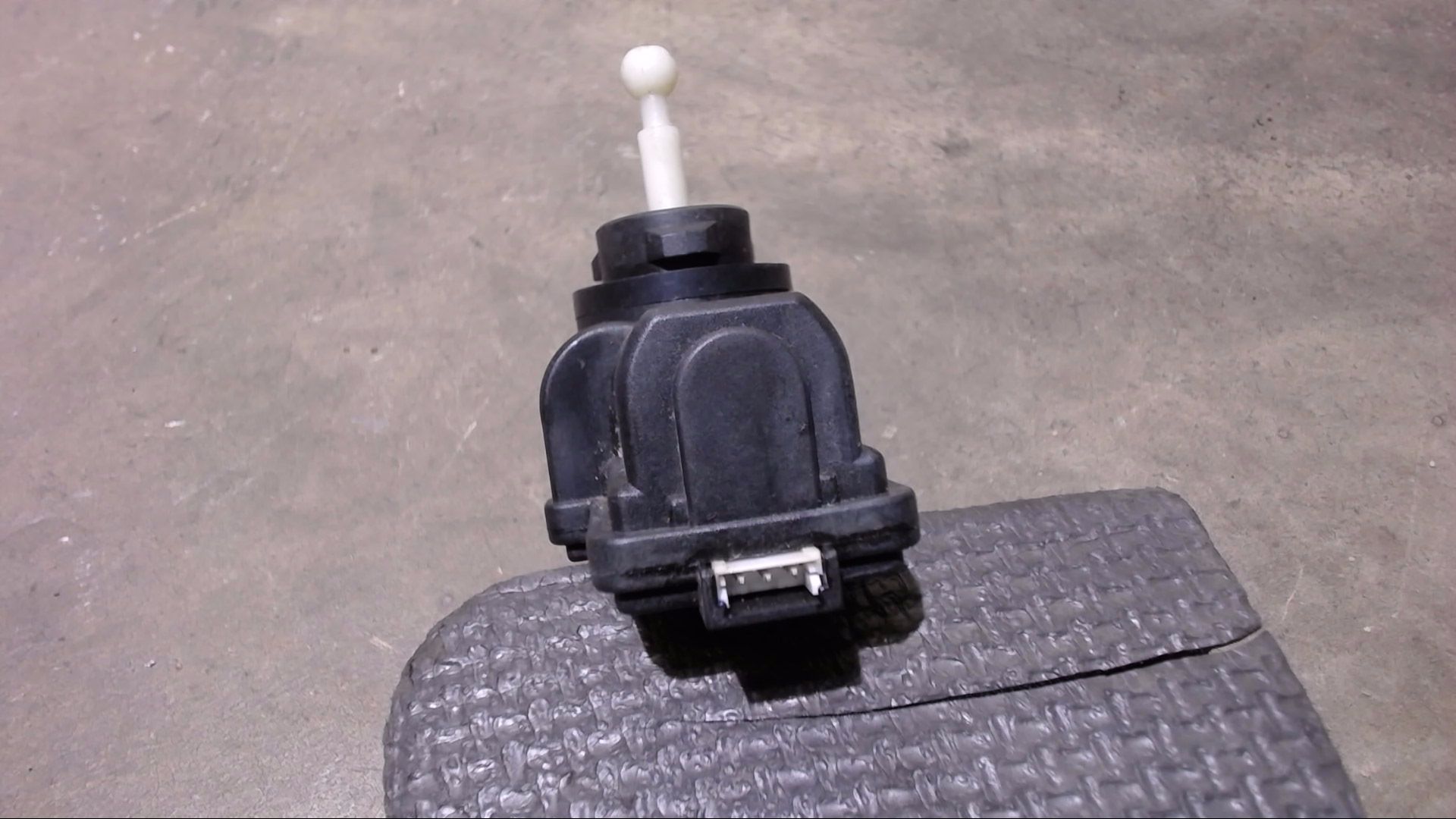 MOTOR LEUCHTWEITENREGULIERUNG LWR