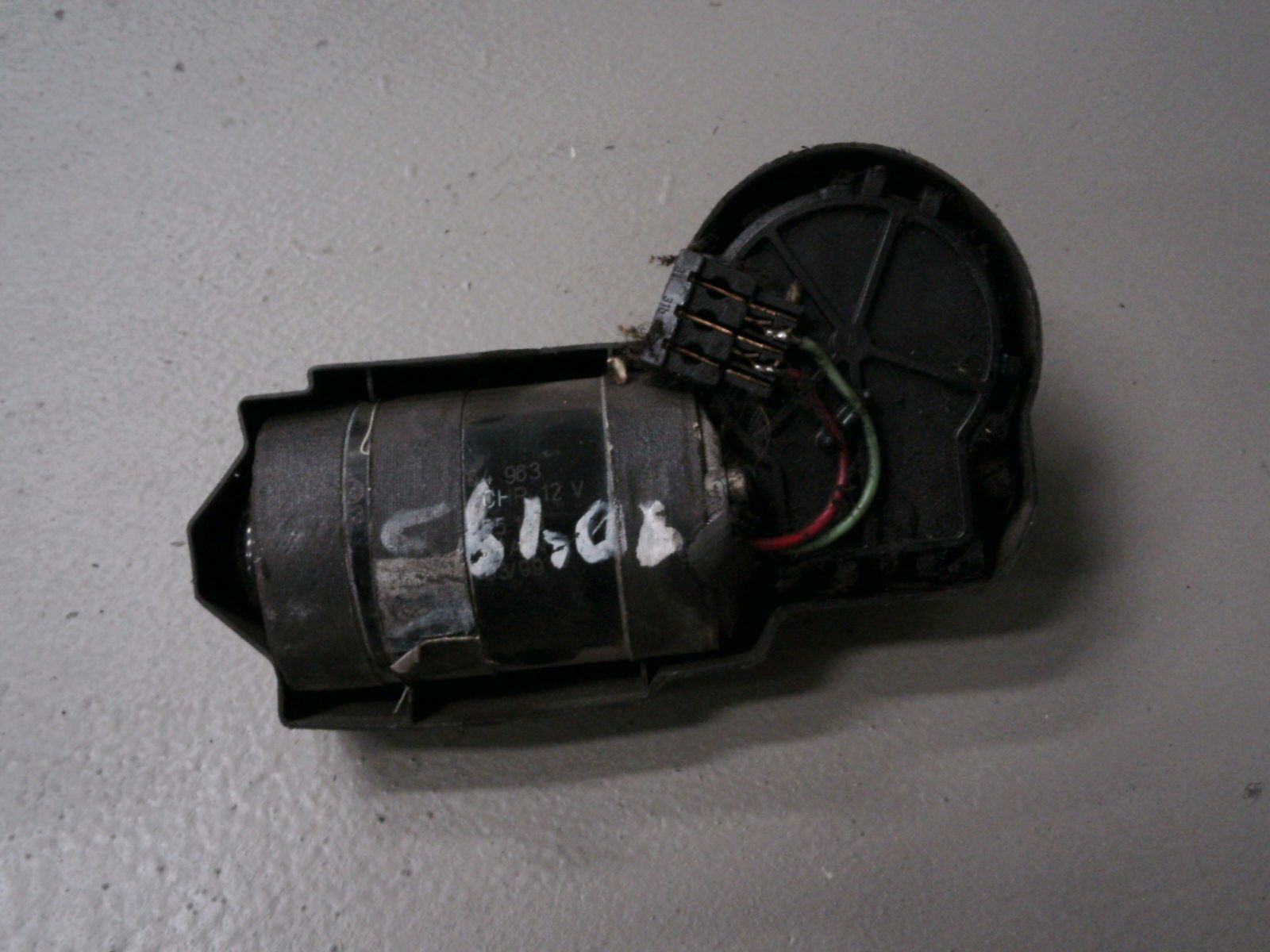 SCHEIBENWISCHERMOTOR VORNE