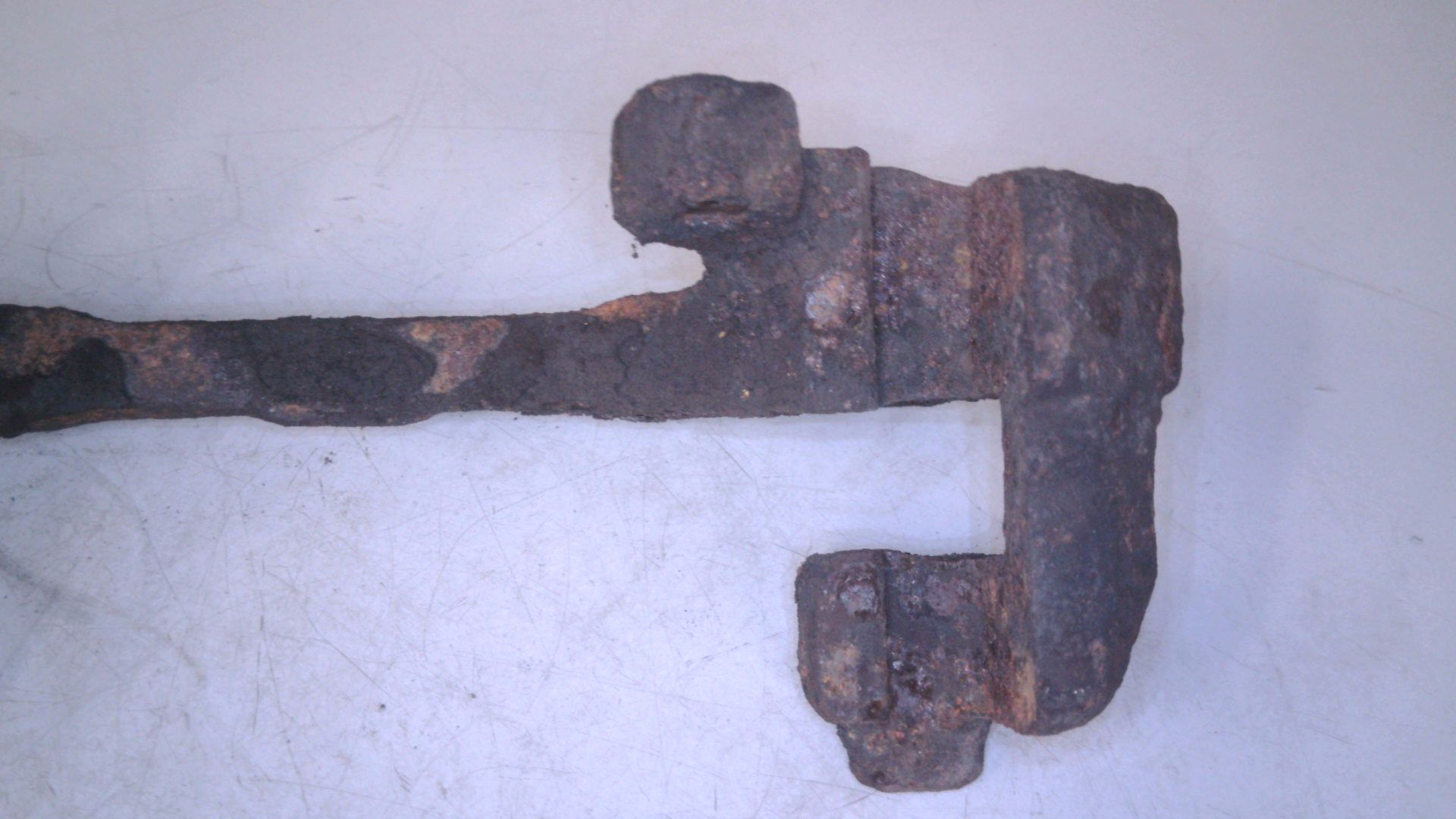 BREMSSATTELTRÄGER vorne links