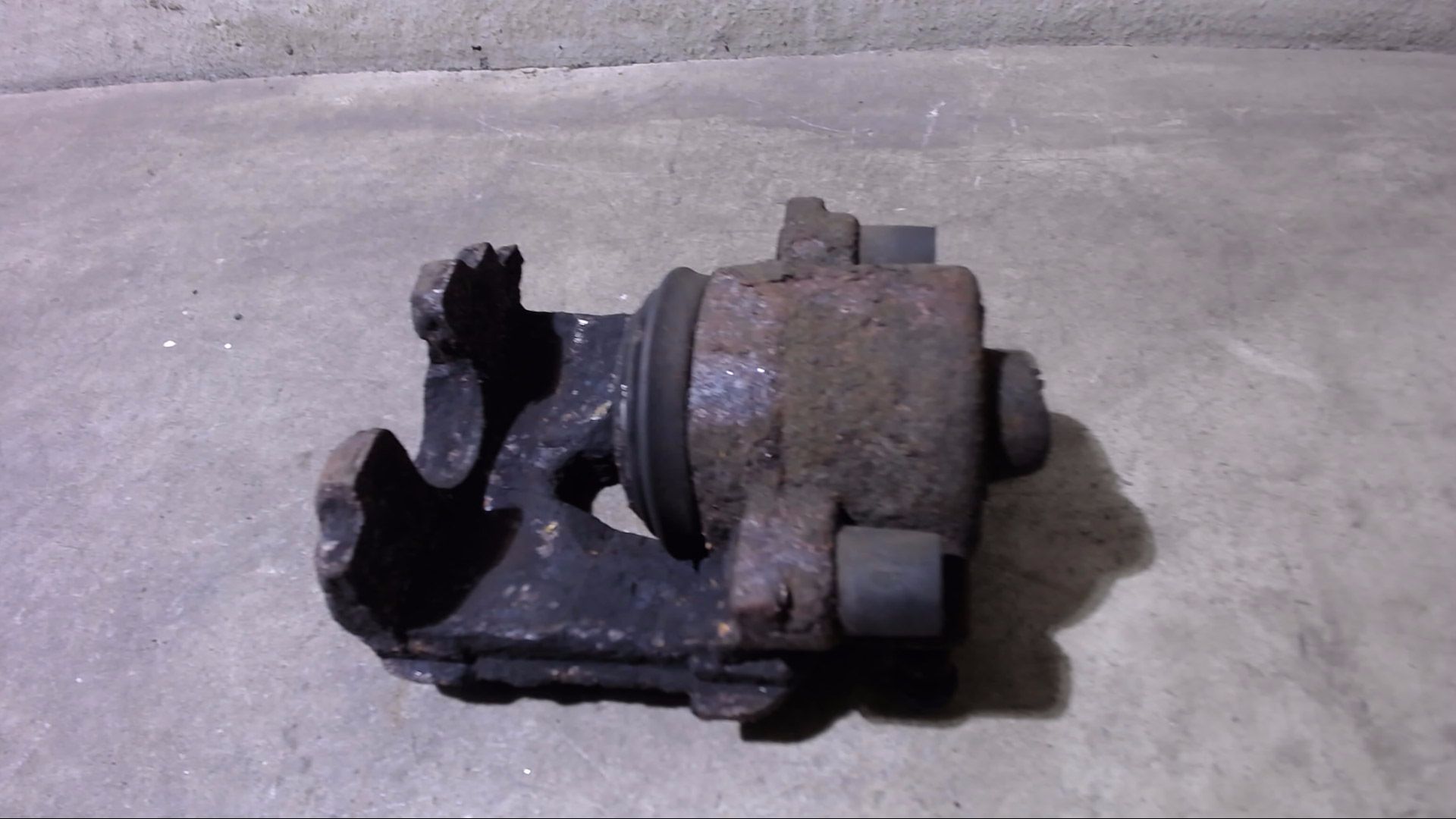 BREMSSATTEL VORNE RECHTS