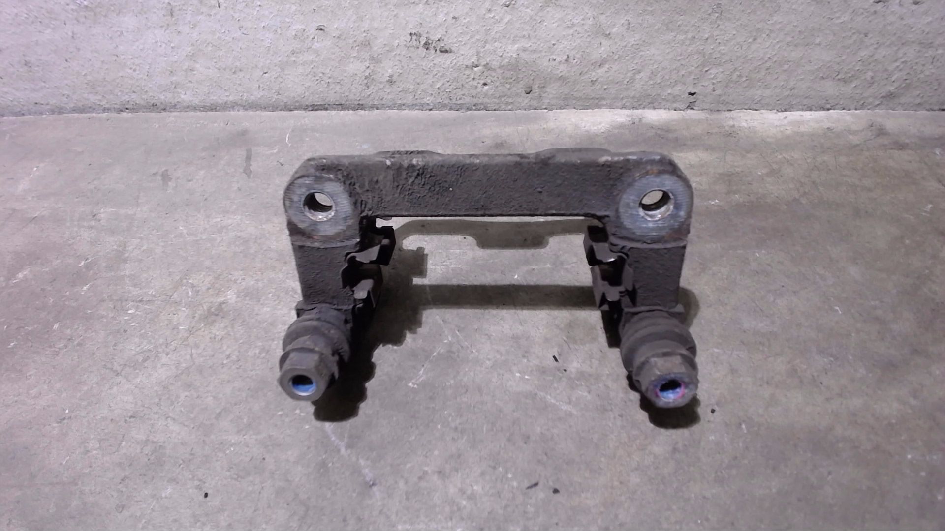 BREMSSATTELTRÄGER TRÄGER LINKS