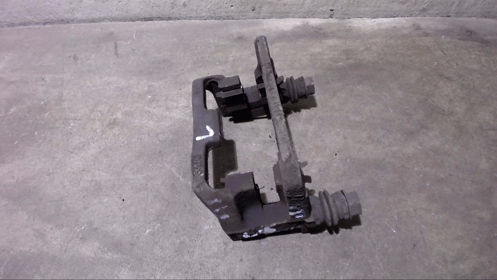 BREMSSATTELTRÄGER TRÄGER LINKS