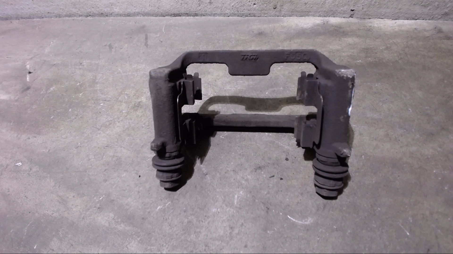BREMSSATTELTRÄGER TRÄGER LINKS