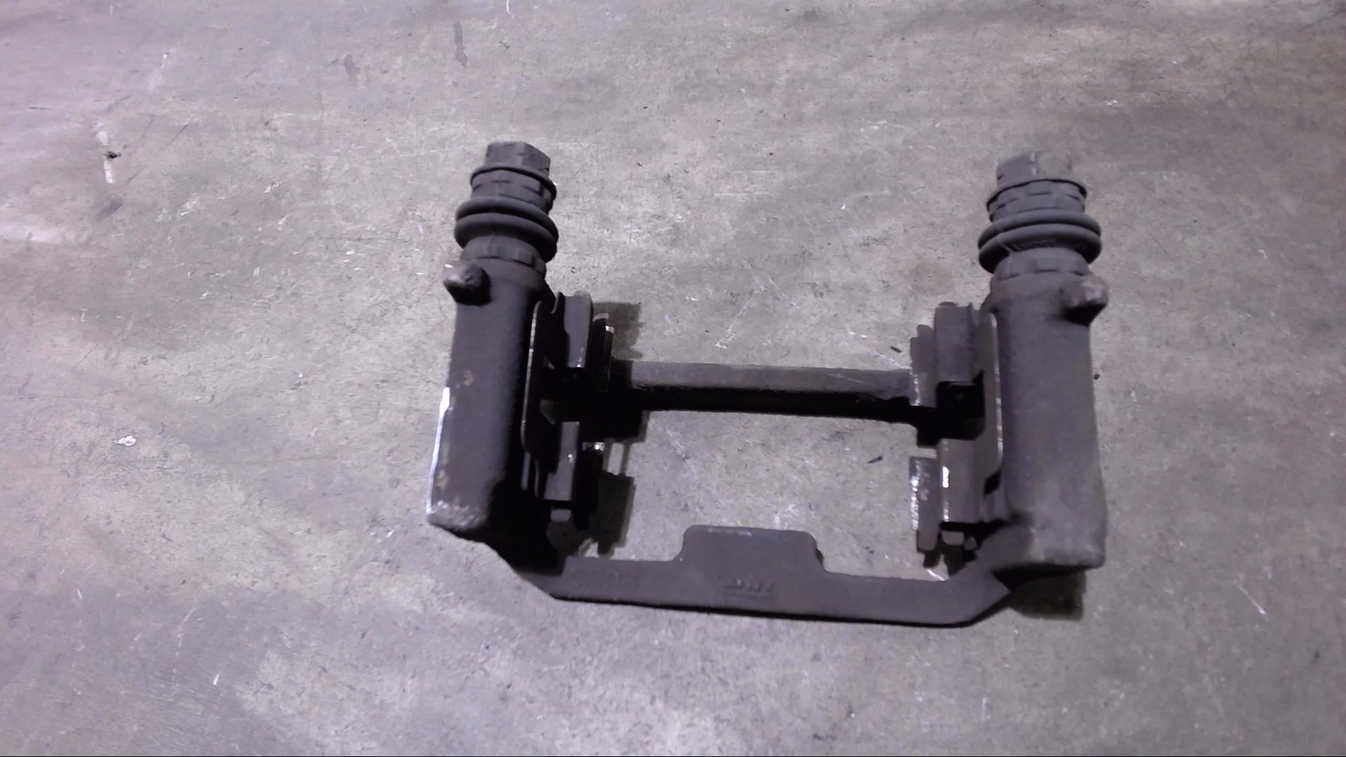 BREMSSATTELTRÄGER TRÄGER LINKS