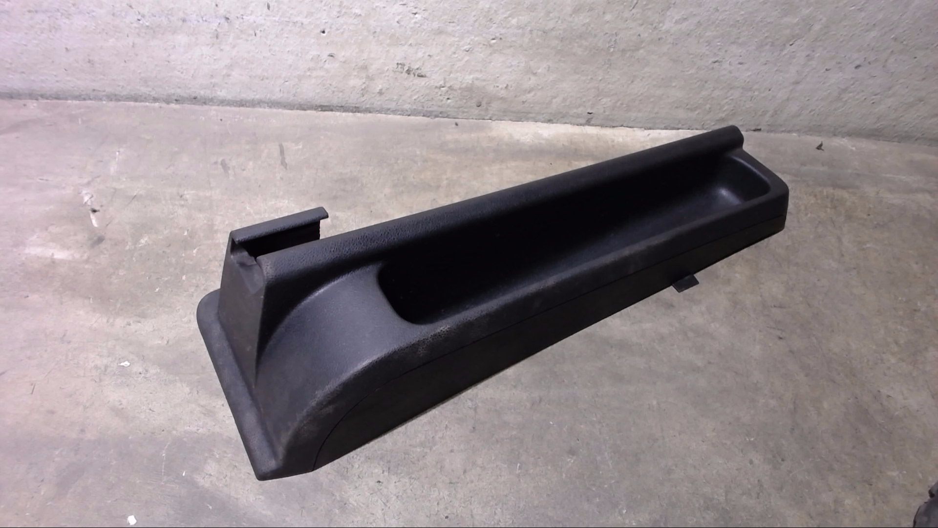 ABLAGEKASTEN FAHRERSITZ LINKS