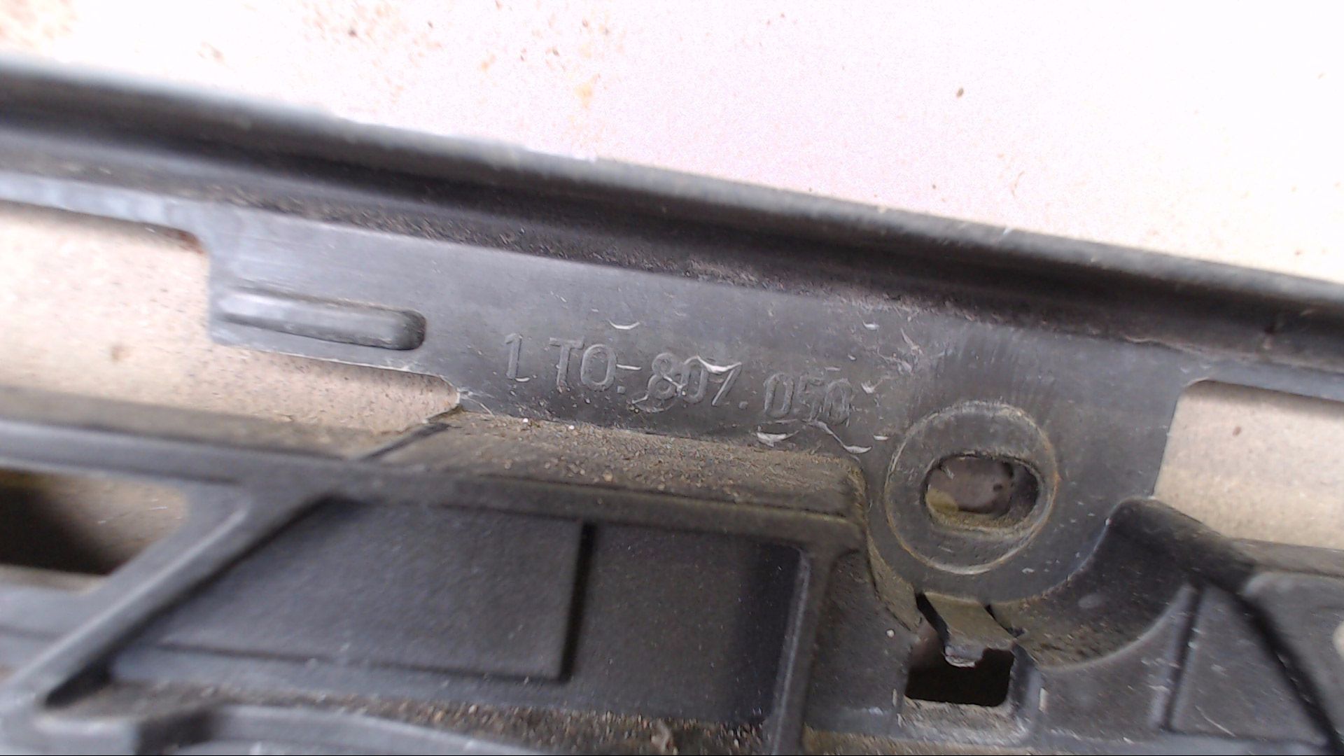 HALTER HALTERUNG STOßSTANGE RECHTS