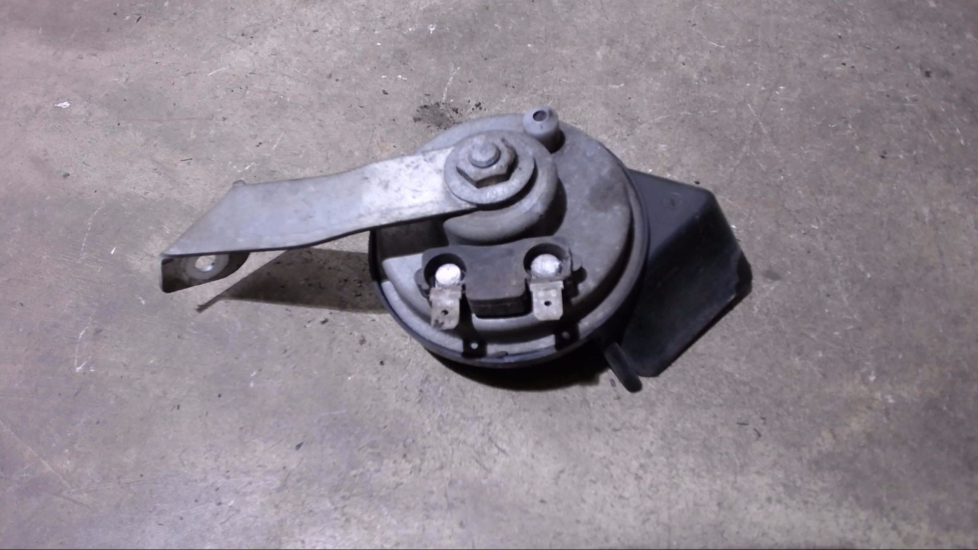 SIGNALHORN HUPPE SEITLICH RECHTS