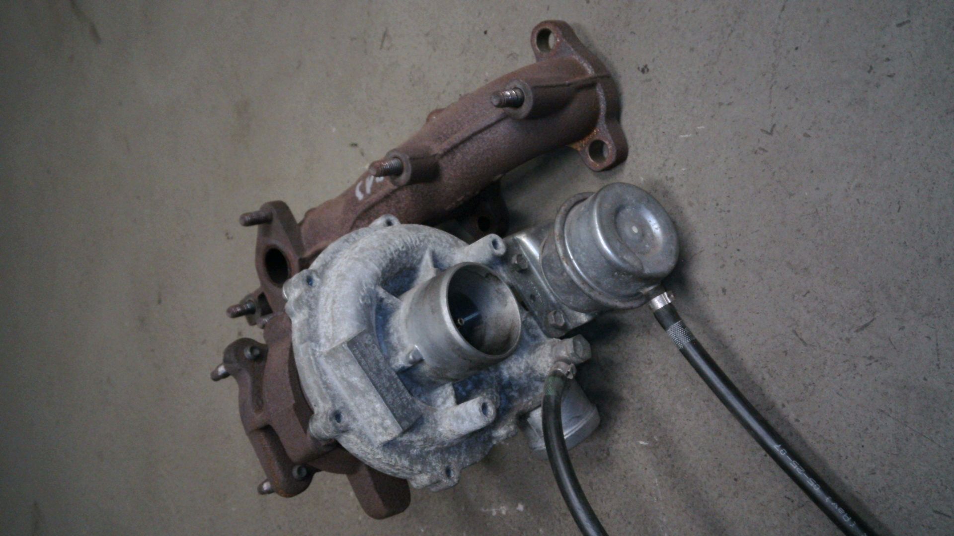 TURBOLADER TURBO ABGASKRÜMMER