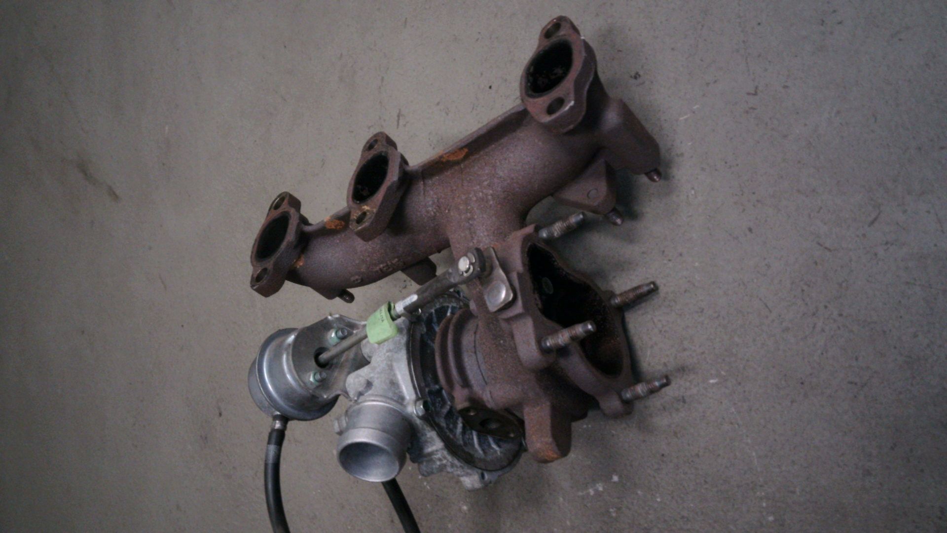 TURBOLADER TURBO ABGASKRÜMMER