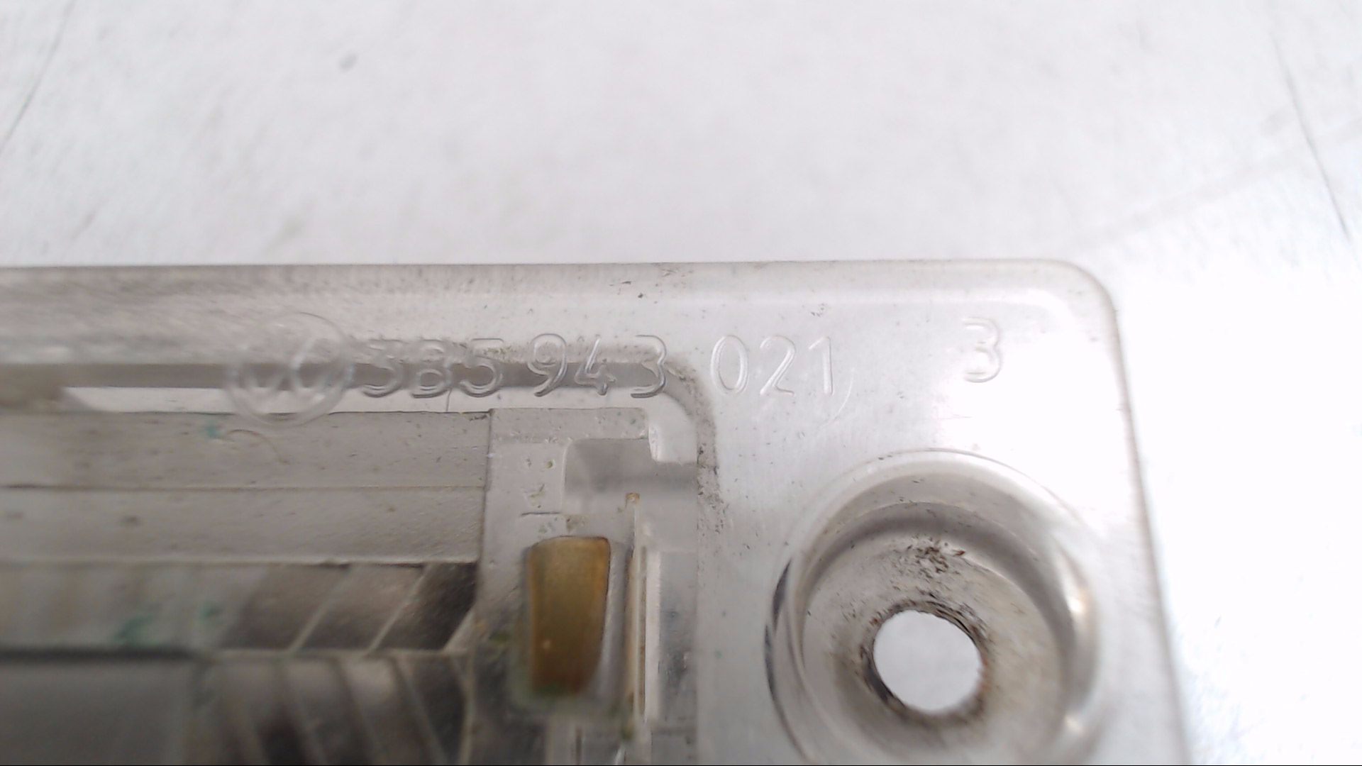 KENNZEICHENLEUCHTE SEITLICH LINKS HECKKLAPPE