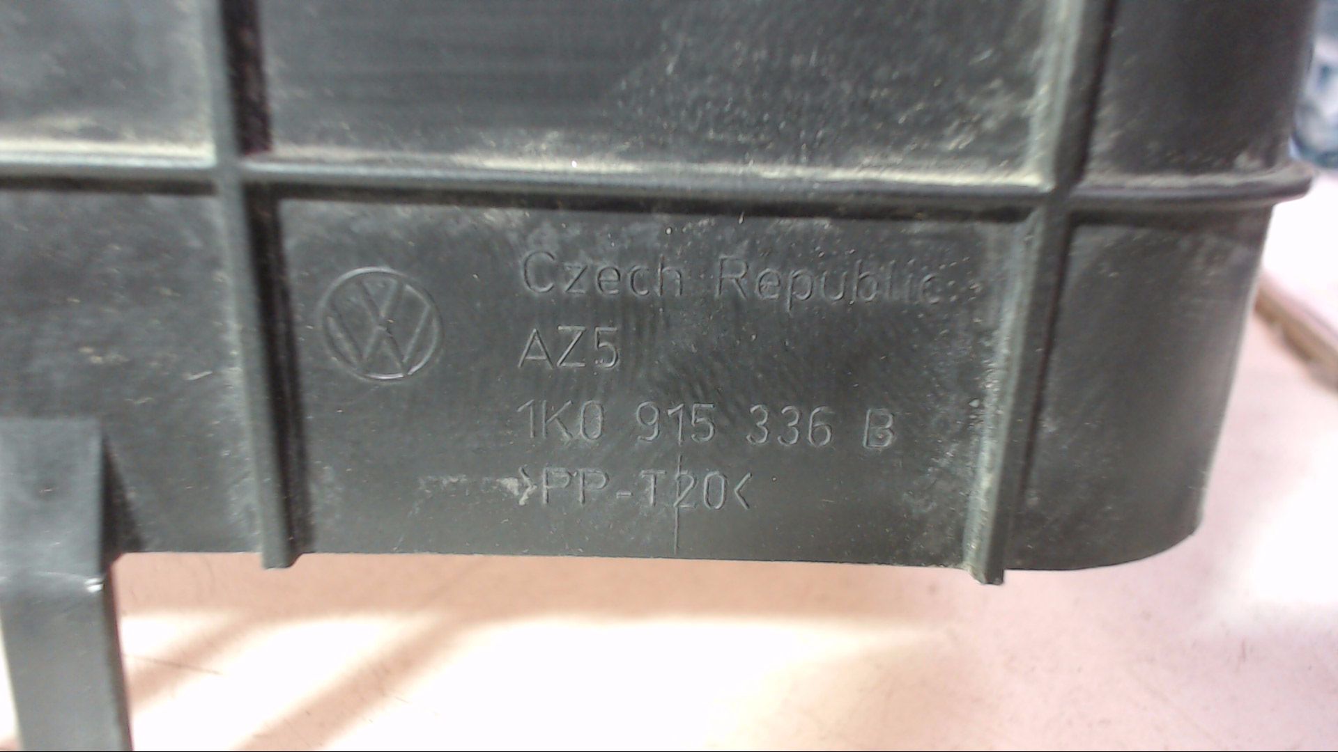 DECKEL ABDECKUNG VERKLEIDUNG GEHÄUSE BATTERIE 1
