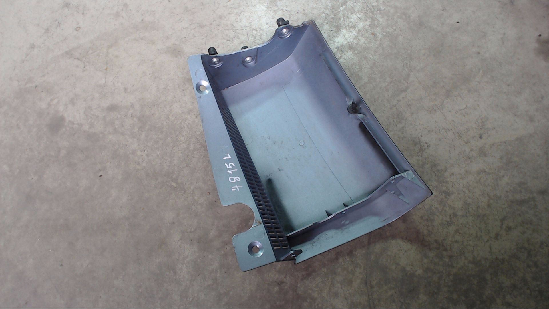 BLENDE RÜCKLEUCHTE HECKLEUCHTE VERKLEIDUNG LINKS