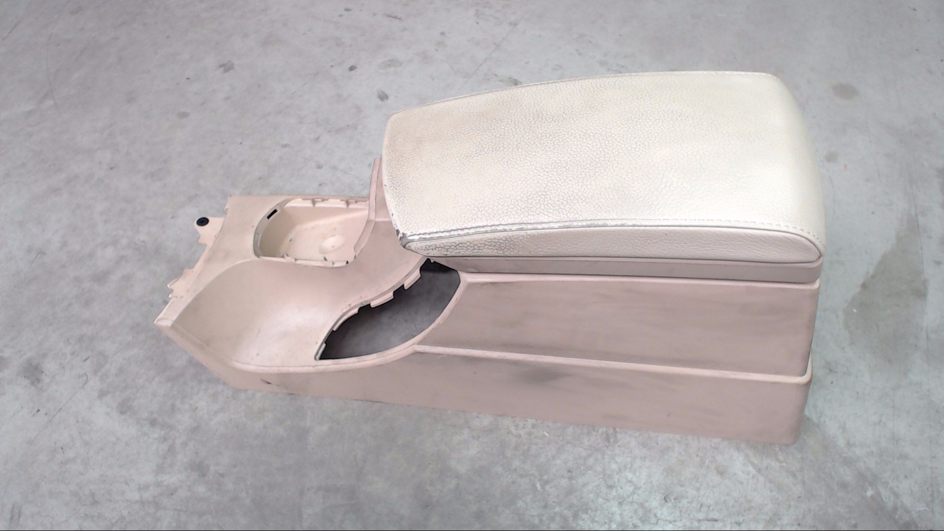 ARMLEHNE MITTELARMLEHNE MITTELKONSOLE