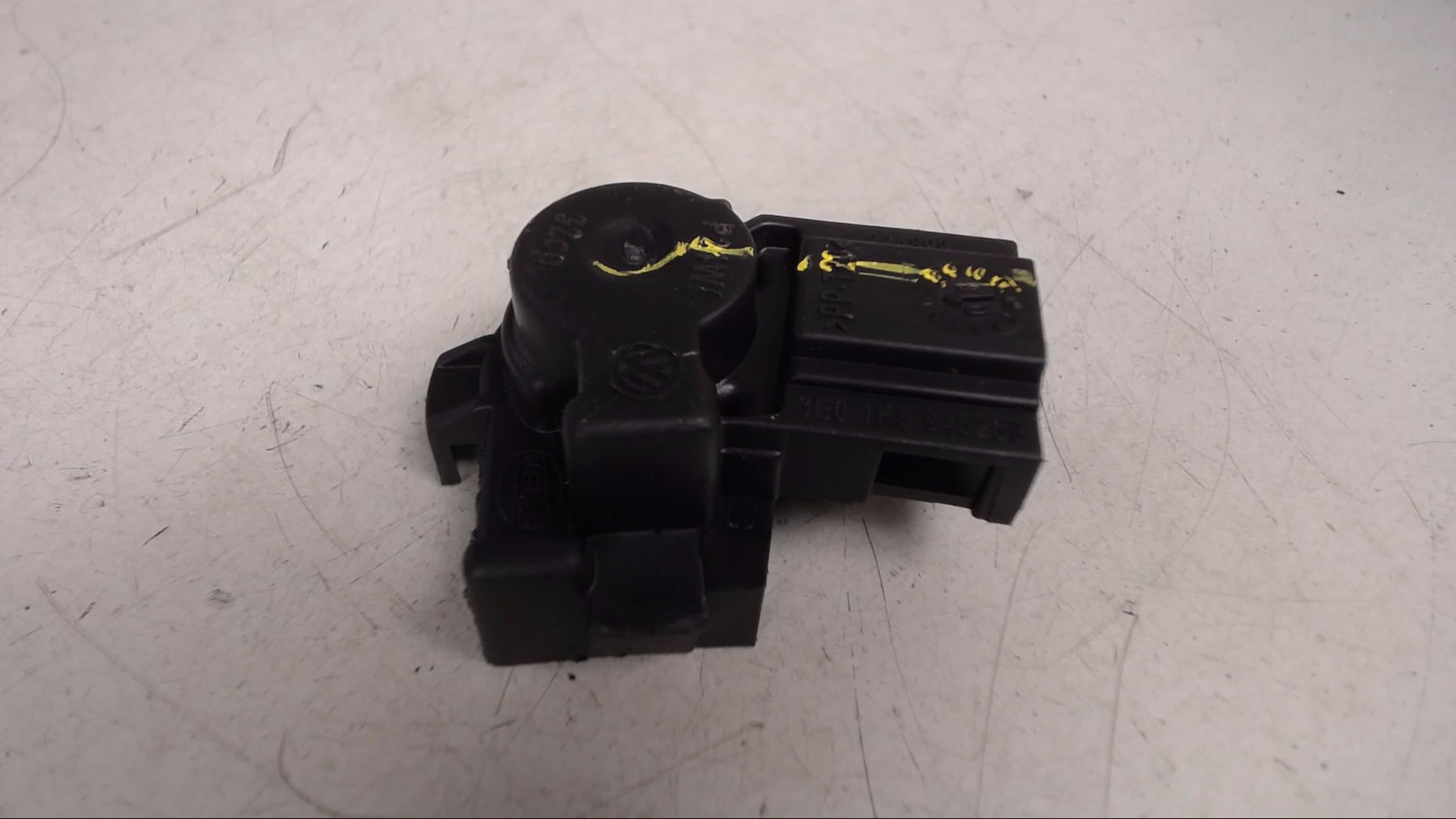 LAMPENTRÄGER FASSUNG RÜCKLEUCHTE INNEN LINKS