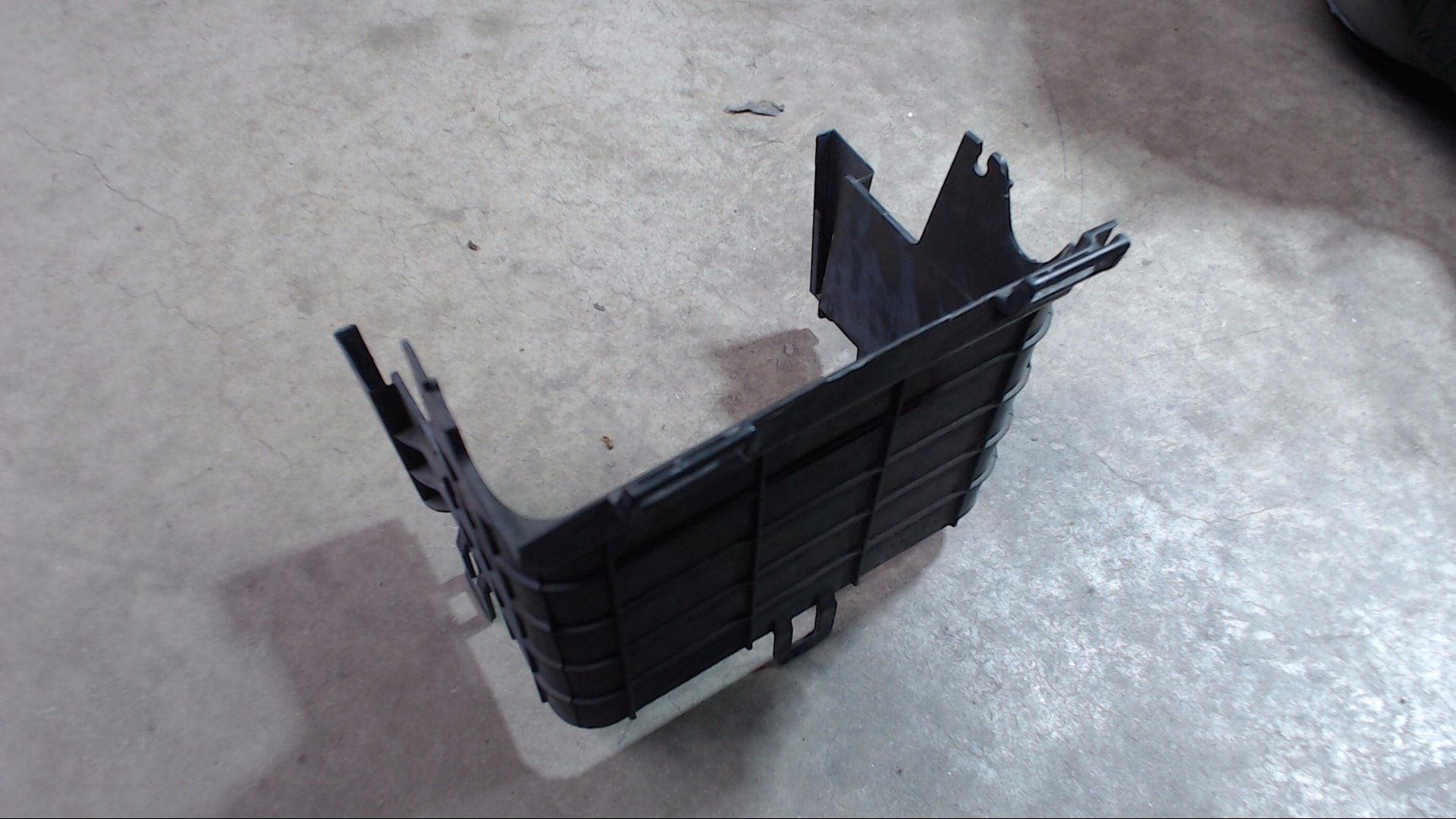 VERKLEIDUNG GEHÄUSE RAHMEN BATTERIE