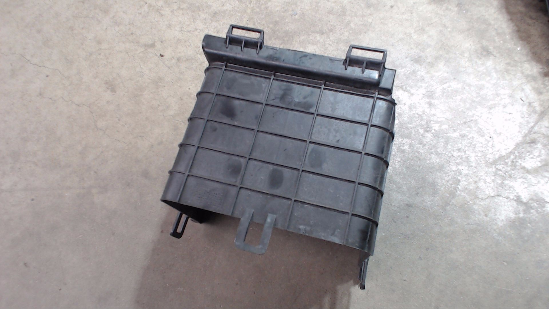VERKLEIDUNG GEHÄUSE RAHMEN BATTERIE