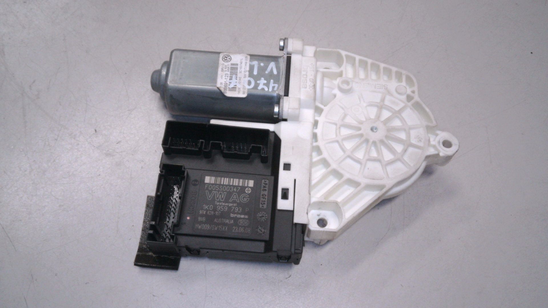 MOTOR FENSTERHEBER VORNE LINKS