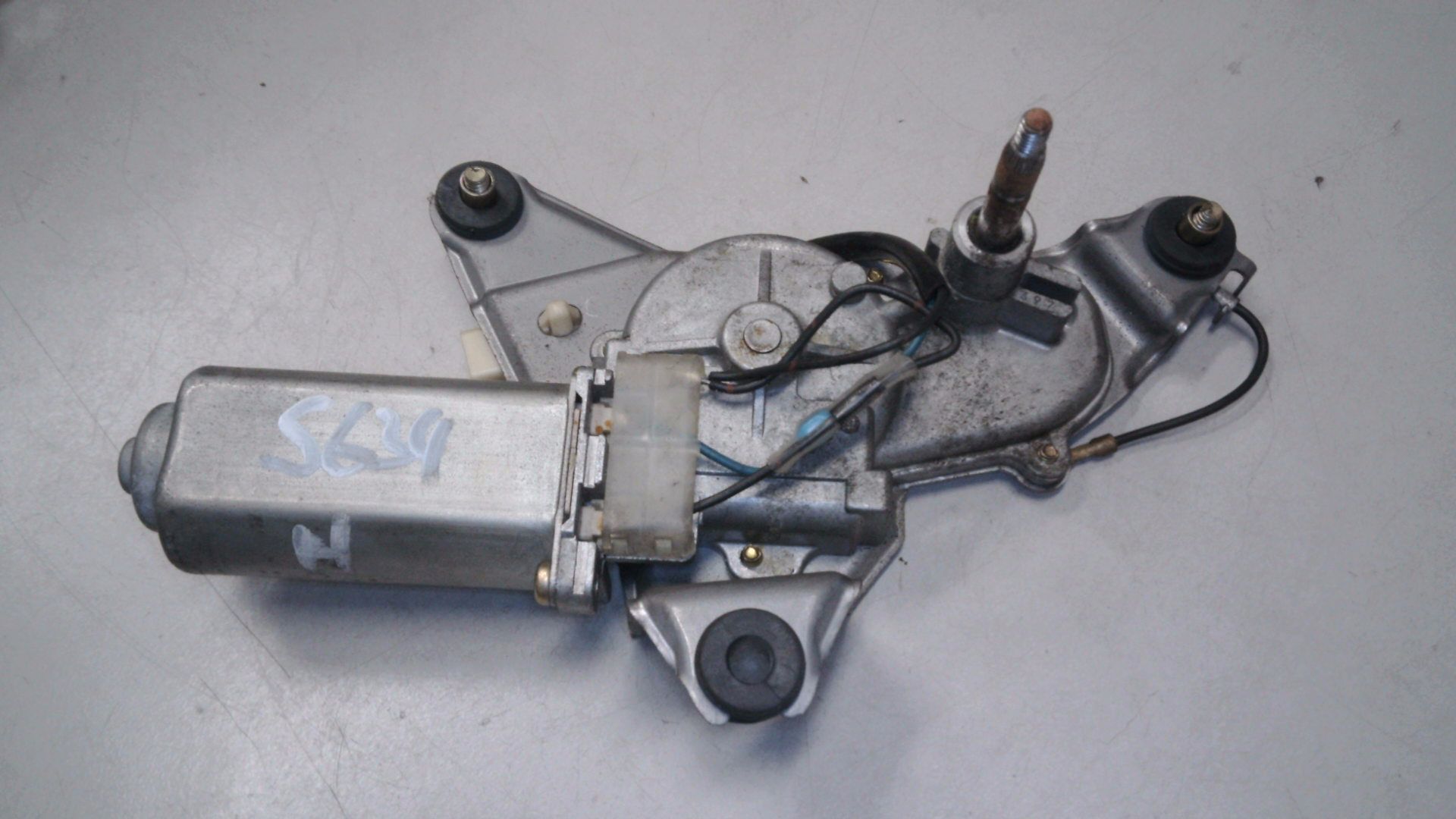 SCHEIBENWISCHERMOTOR HINTEN