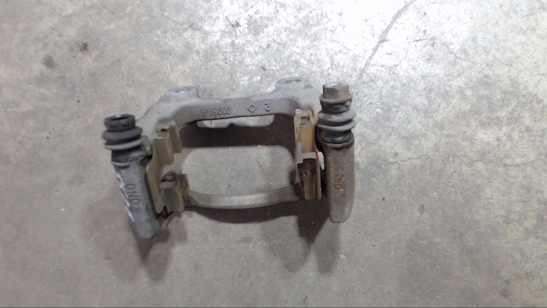 BREMSSATTELTRÄGER HINTEN RECHTS