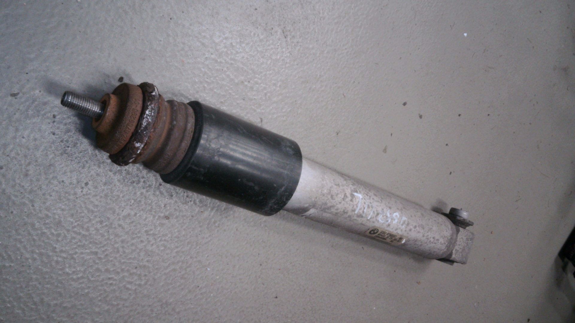 STOSSDÄMPFER HINTEN LINKS