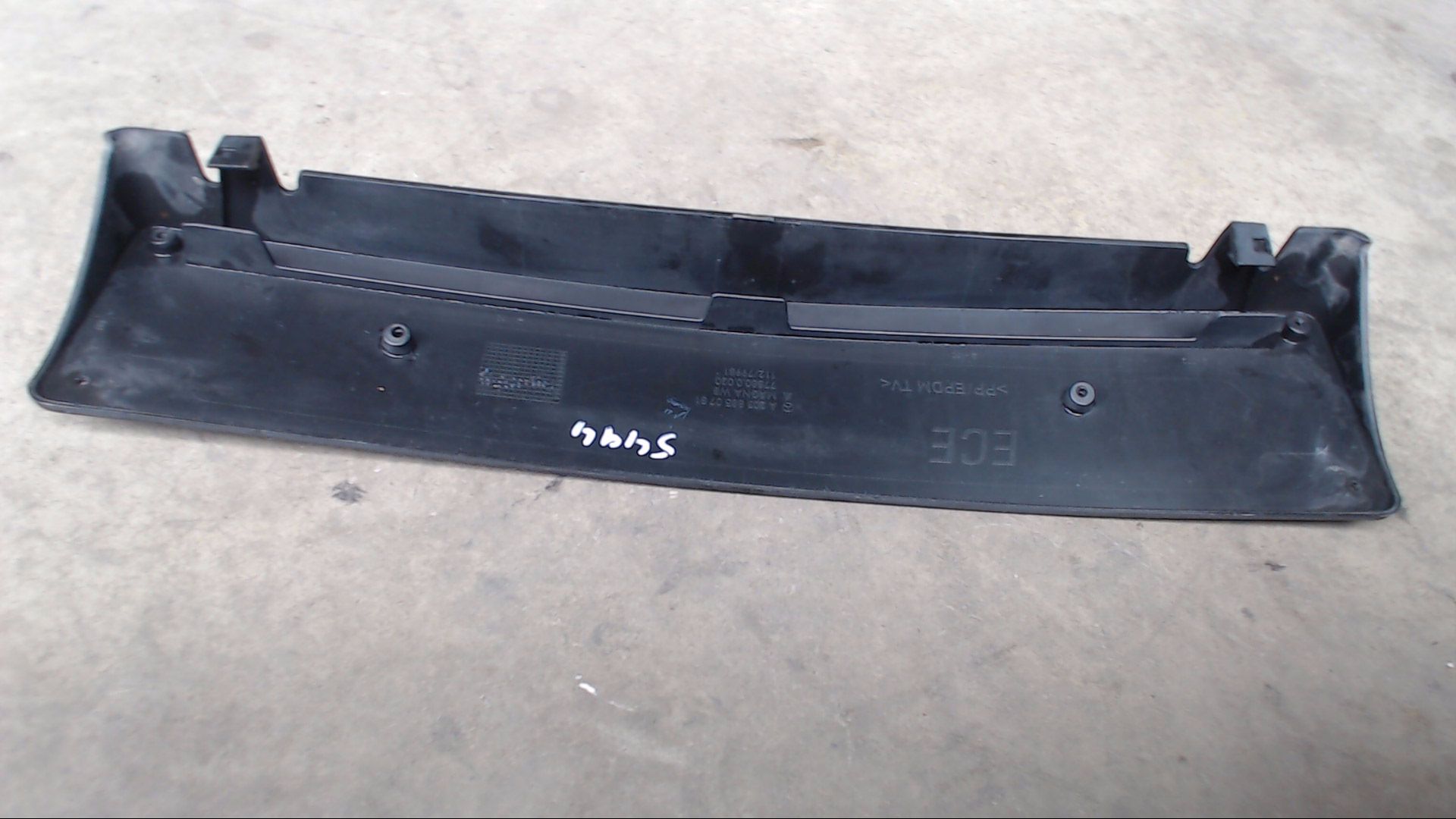 KENNZEICHEN HALTER/-BLENDE