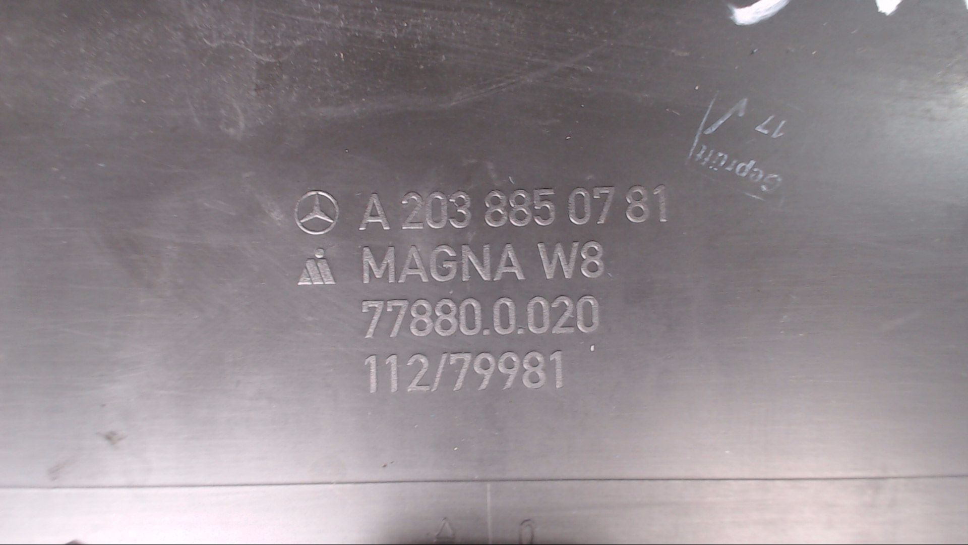 KENNZEICHEN HALTER/-BLENDE