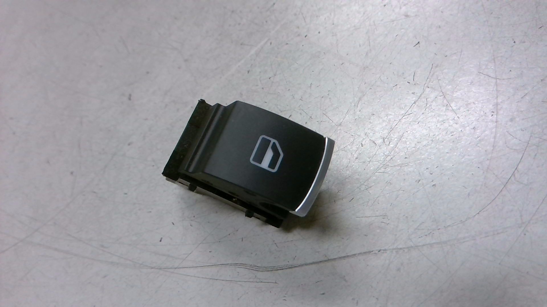 Schalter FENSTERHEBER (Tür vorn) Rechts