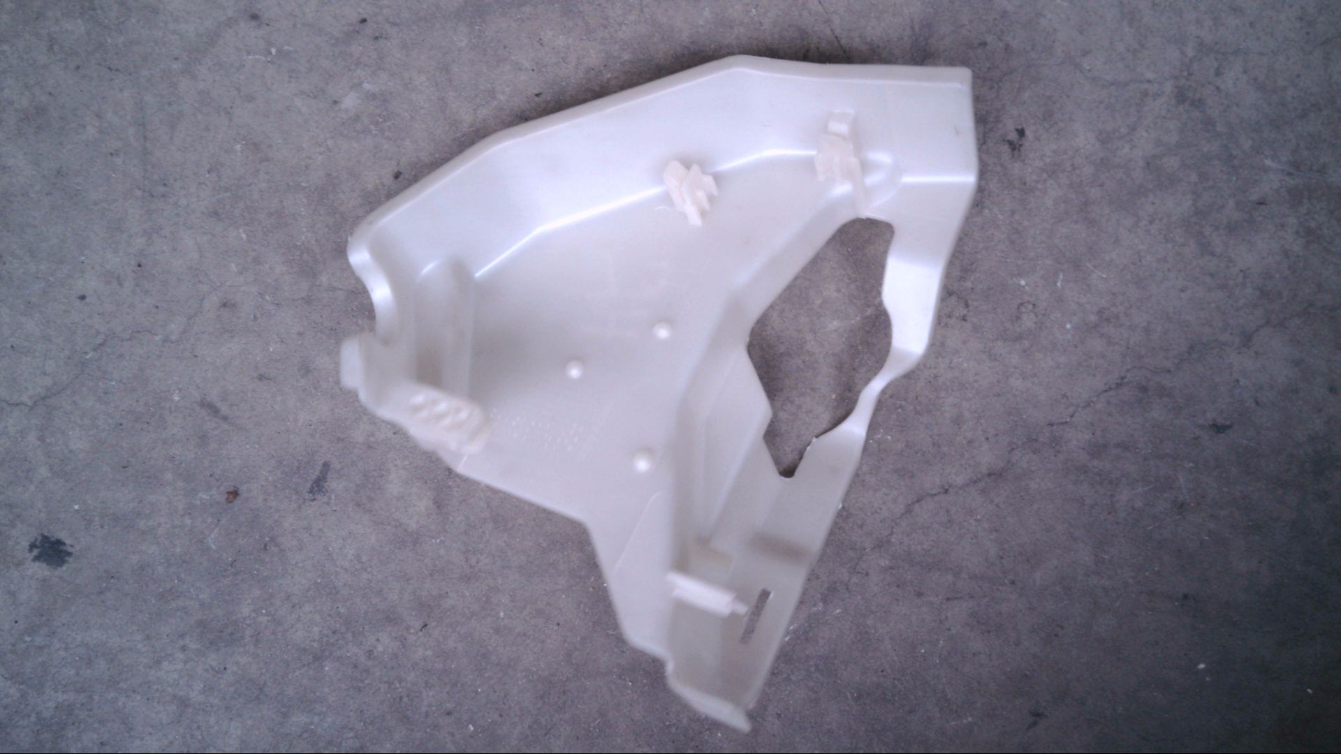 ABDECKUNG/-HALTERUNG TÜRSCHLOSS HINTEN RECHTS