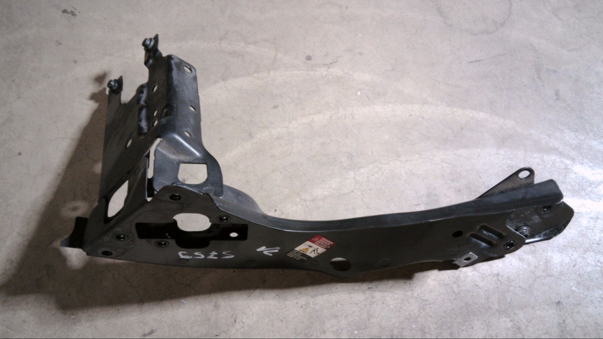 VERSTÄRKUNG SCHLOSSTRÄGER OBEN SEITLICH VORNE LINKS