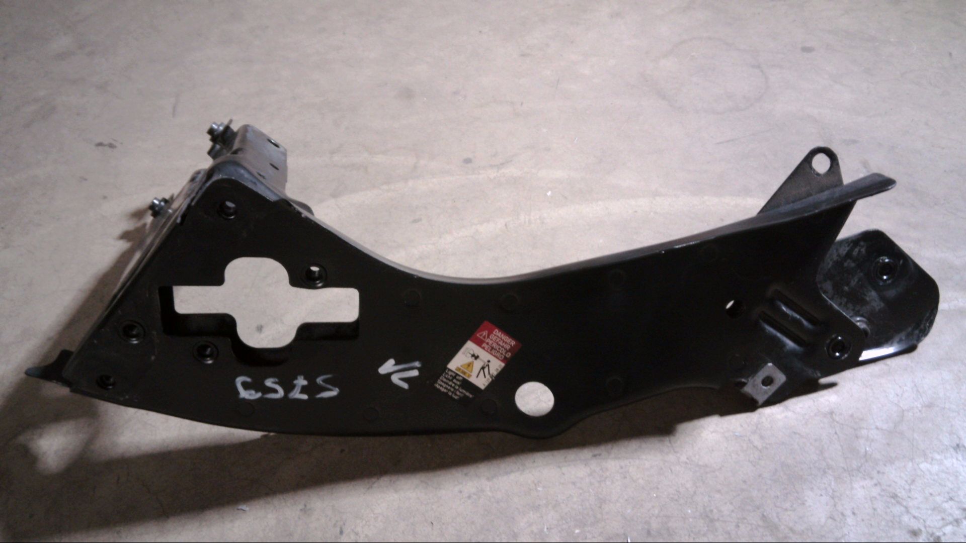 VERSTÄRKUNG SCHLOSSTRÄGER OBEN SEITLICH VORNE LINKS