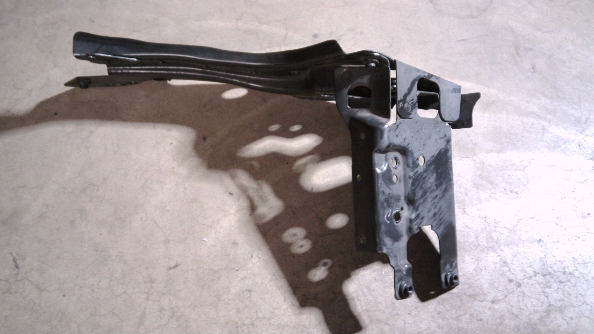 VERSTÄRKUNG SCHLOSSTRÄGER OBEN SEITLICH VORNE LINKS