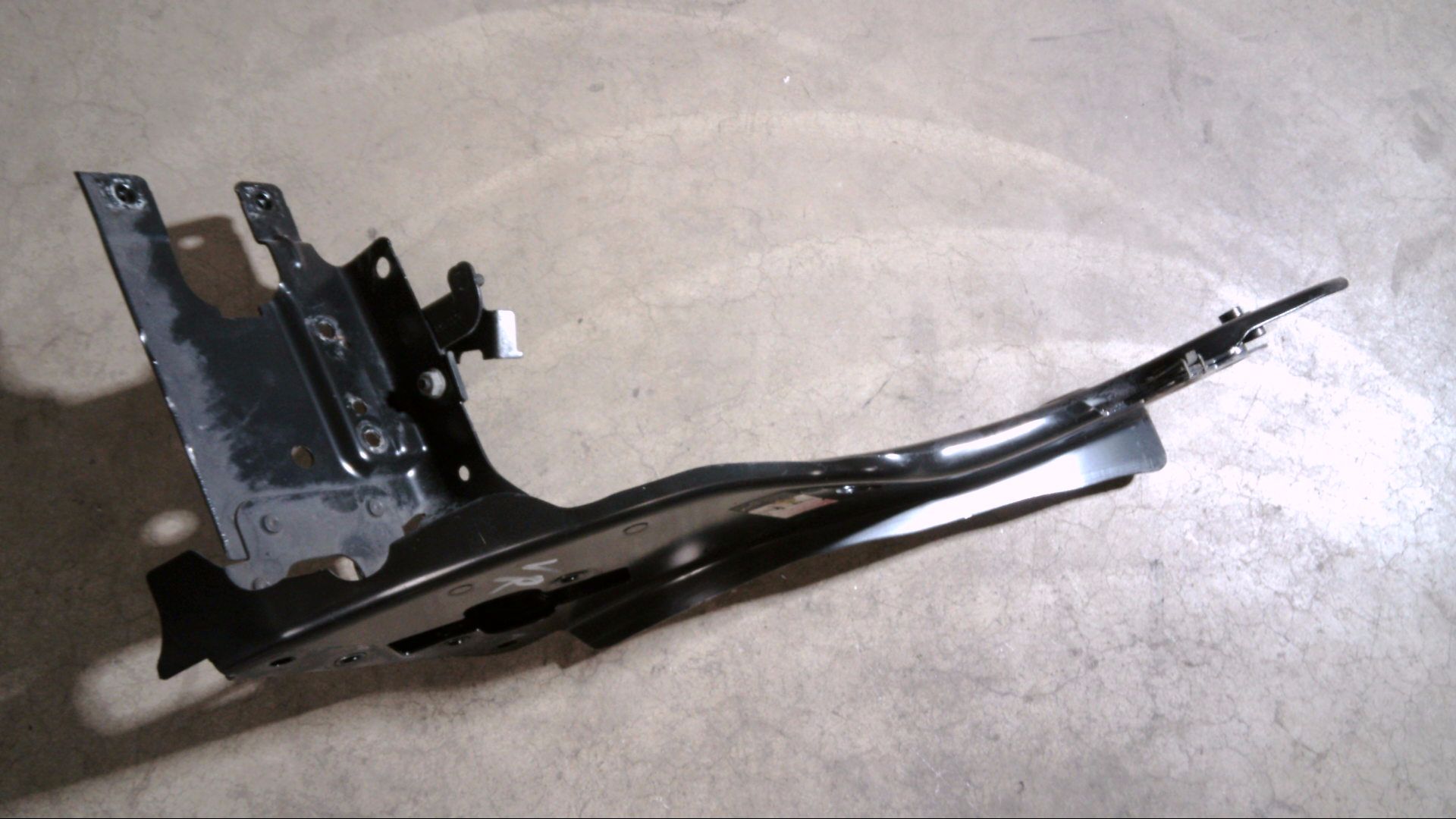 VERSTÄRKUNG SCHLOSSTRÄGER OBEN SEITLICH VORNE RECHTS