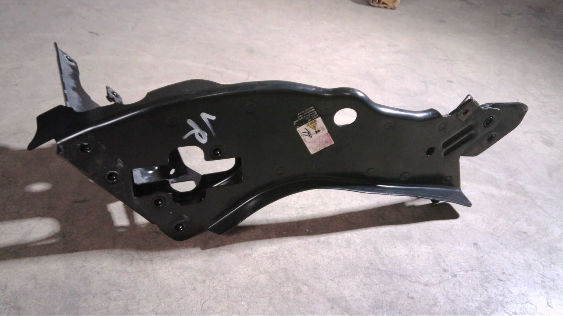 VERSTÄRKUNG SCHLOSSTRÄGER OBEN SEITLICH VORNE RECHTS