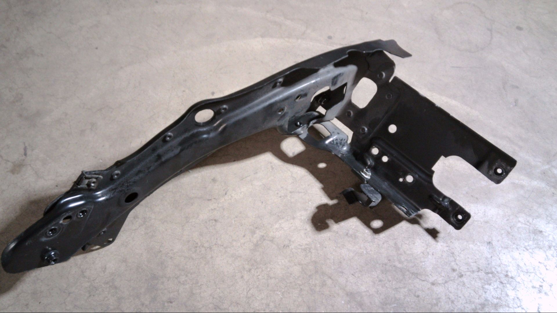 VERSTÄRKUNG SCHLOSSTRÄGER OBEN SEITLICH VORNE RECHTS