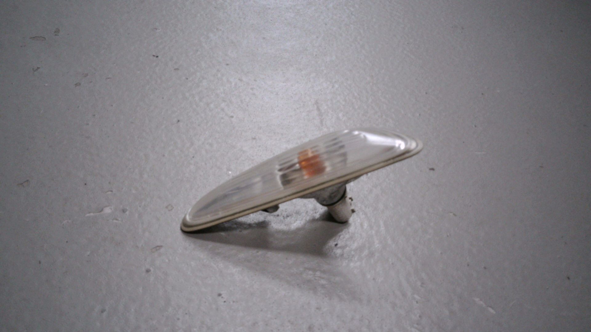 BLINKER SEITLICH VORNE RECHTS