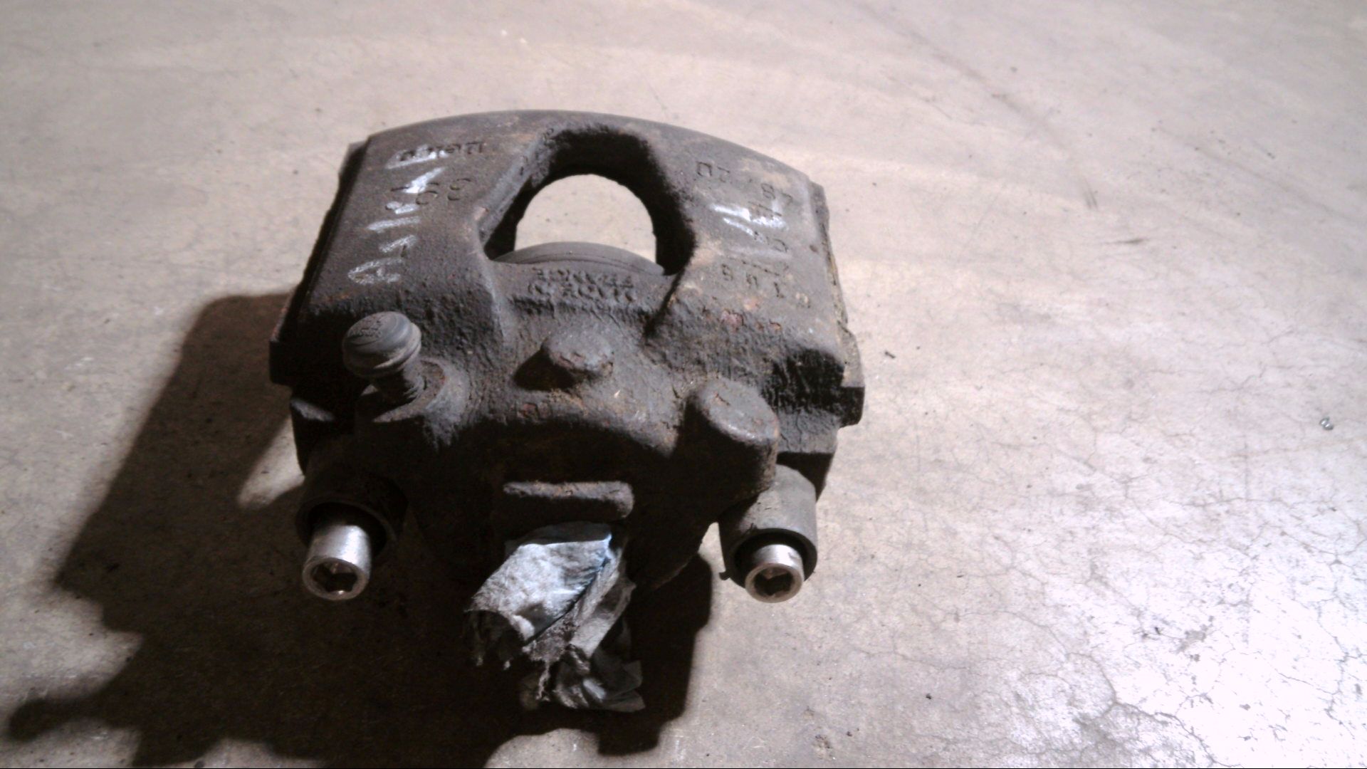 BREMSSATTEL VORNE LINKS