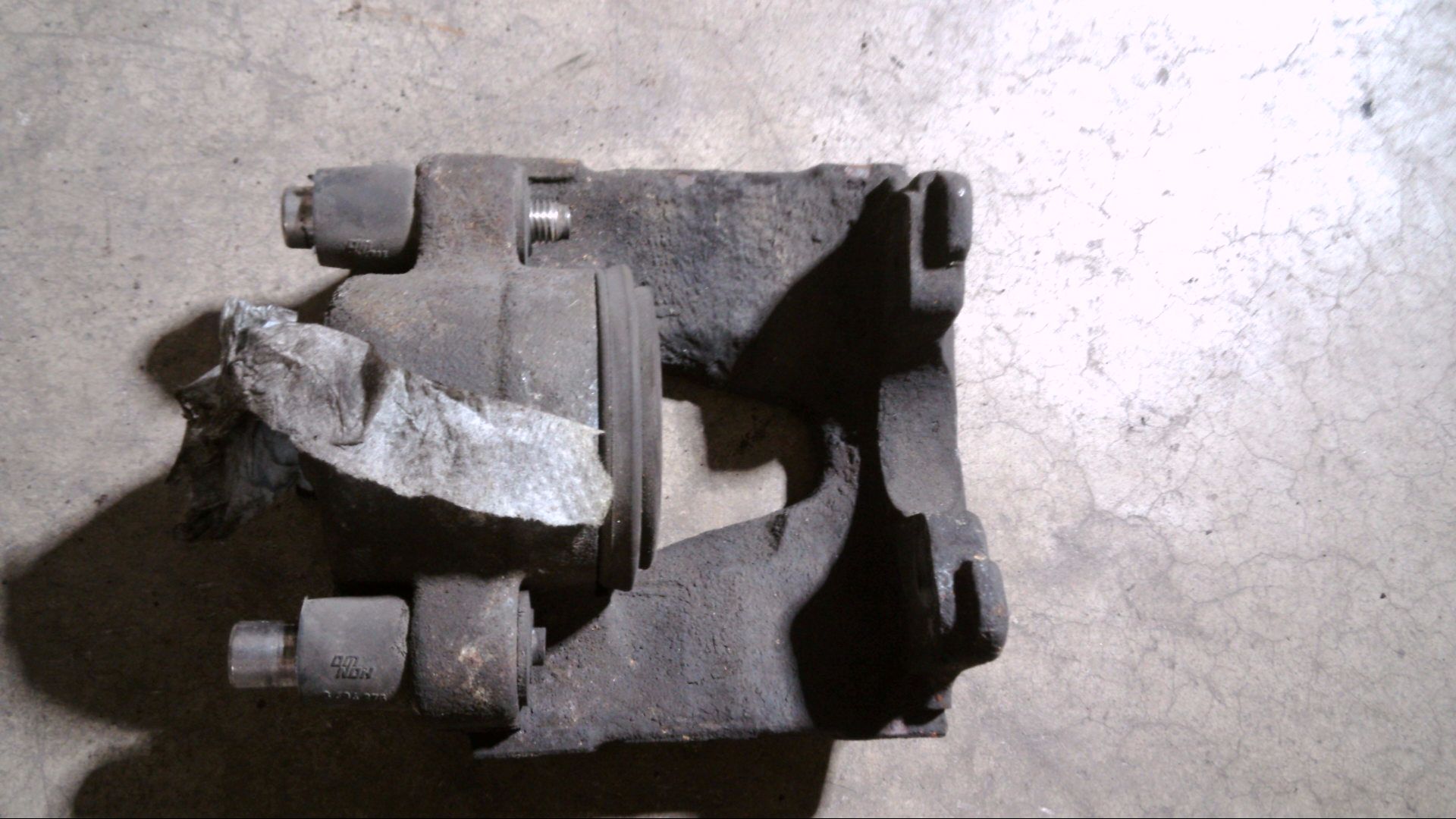 BREMSSATTEL VORNE LINKS