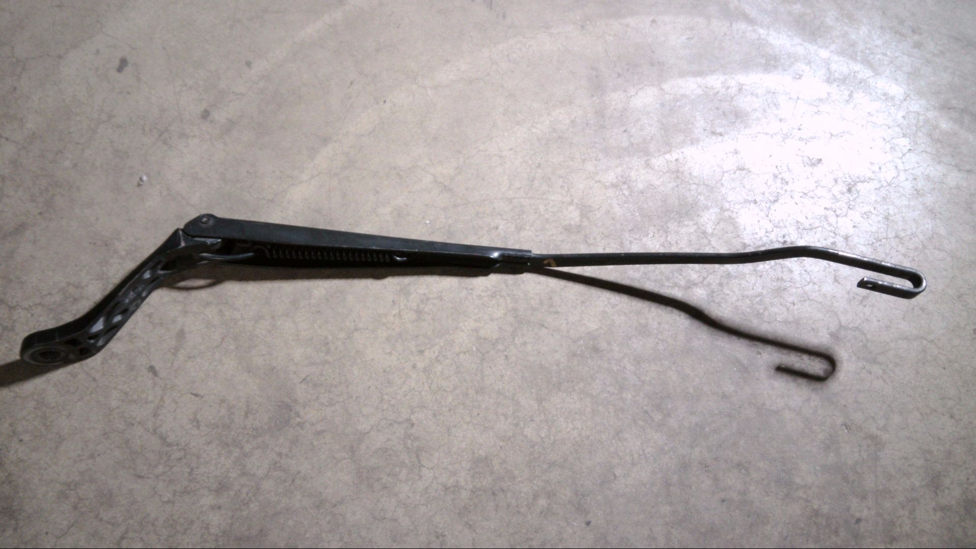 SCHEIBENWISCHERARM VORNE LINKS