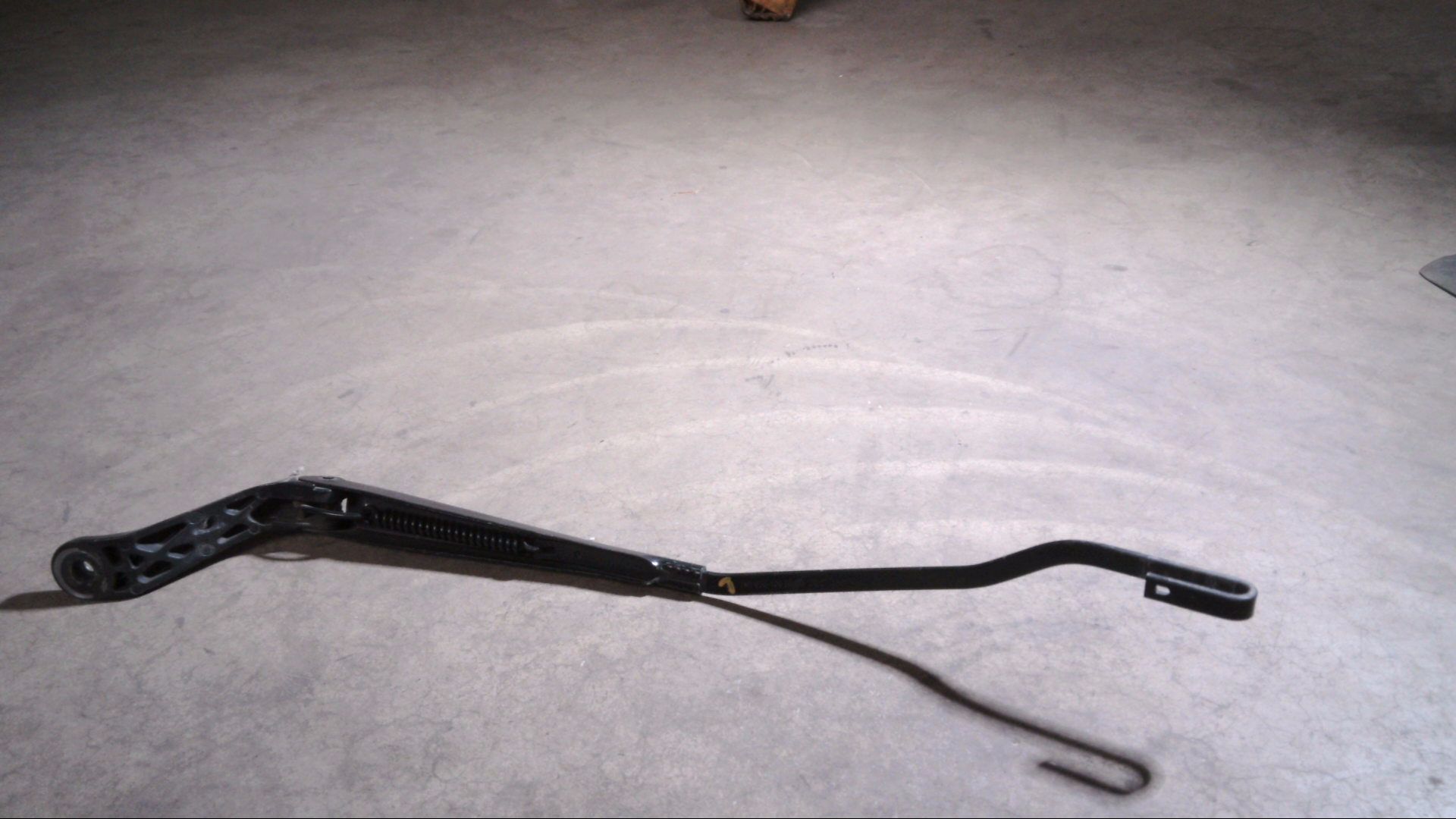 SCHEIBENWISCHERARM VORNE LINKS