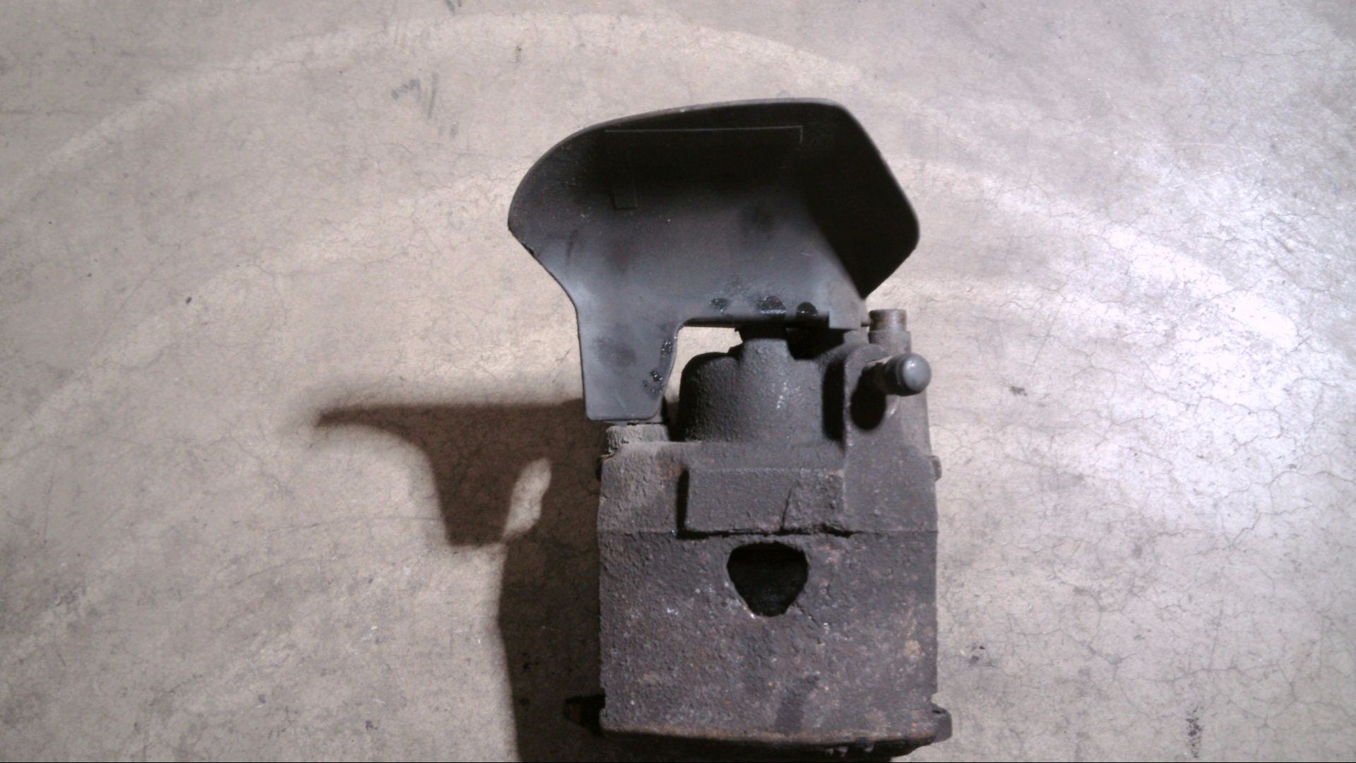 BREMSSATTEL  VORNE LINKS