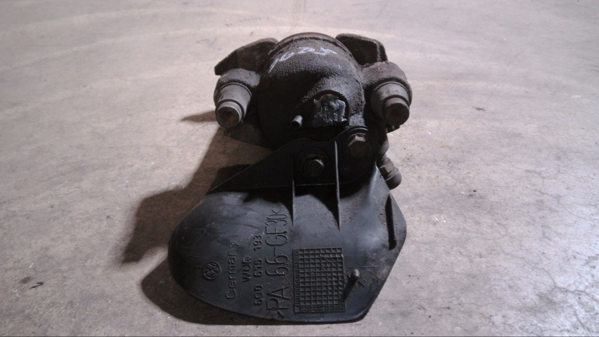 BREMSSATTEL  VORNE LINKS