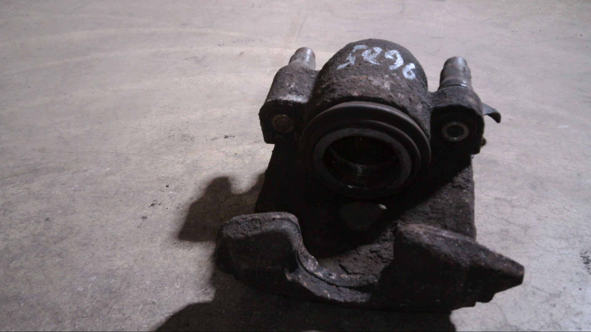 BREMSSATTEL  VORNE LINKS