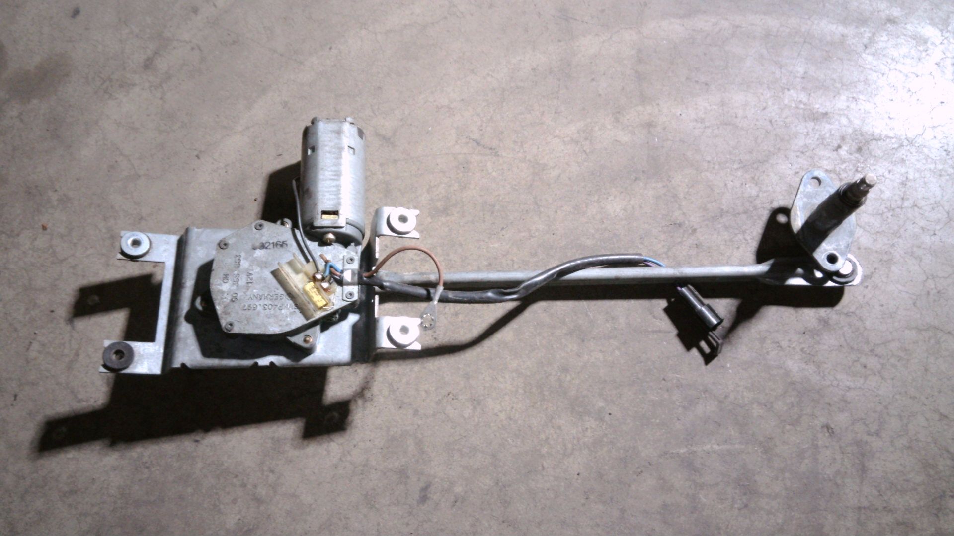 Scheibenwischermotor hinten mit Gestänge