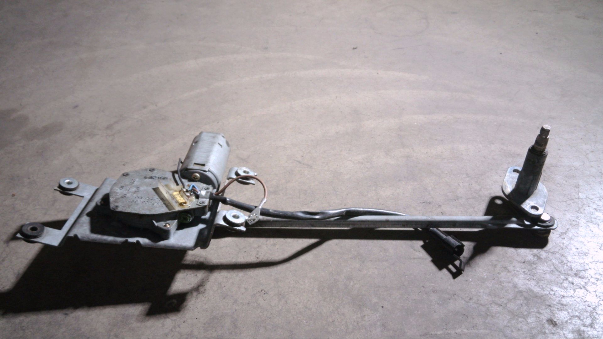 Scheibenwischermotor hinten mit Gestänge