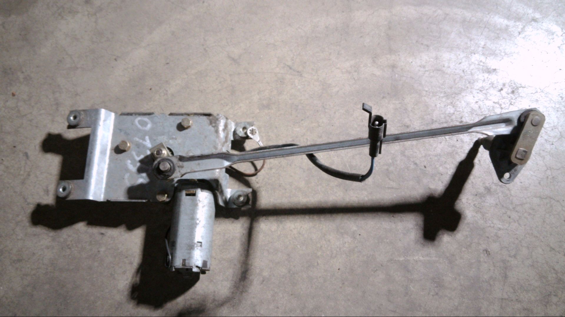 Scheibenwischermotor hinten mit Gestänge