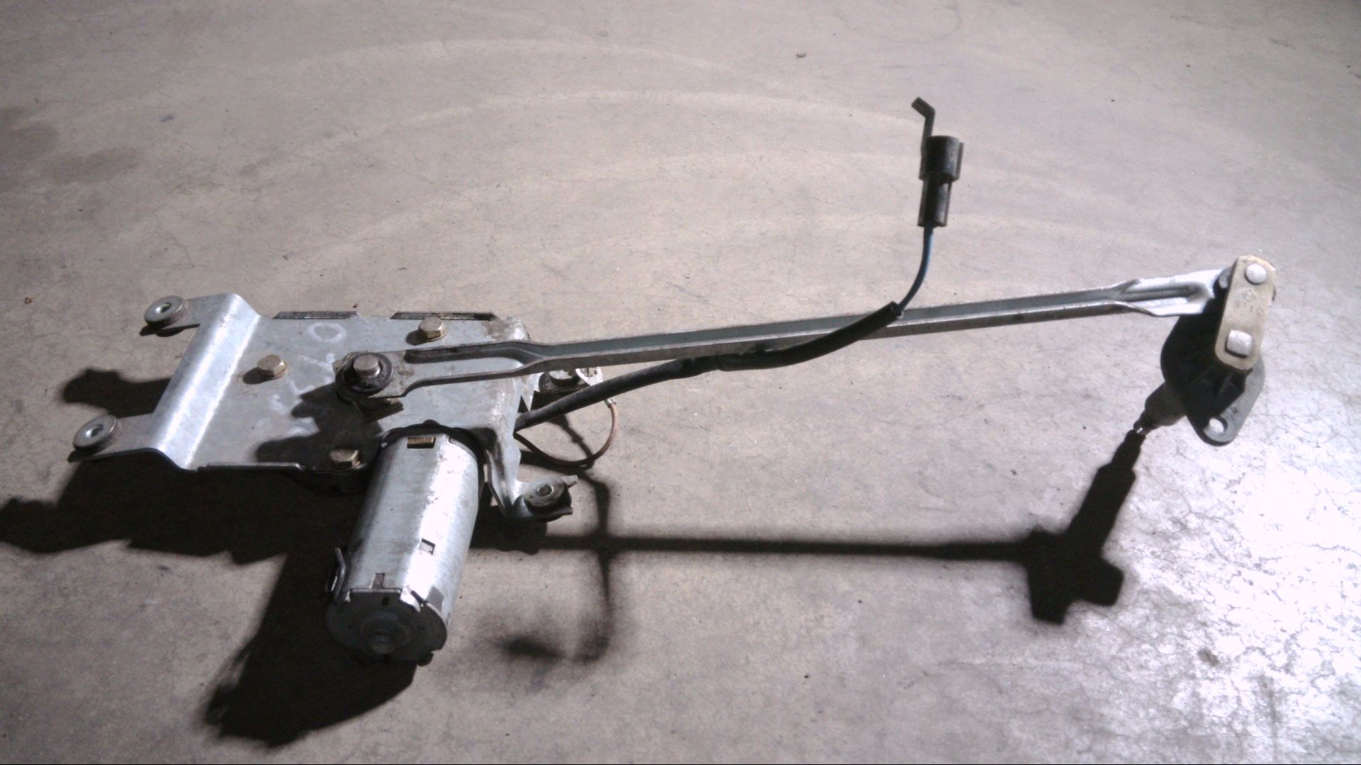 Scheibenwischermotor hinten mit Gestänge