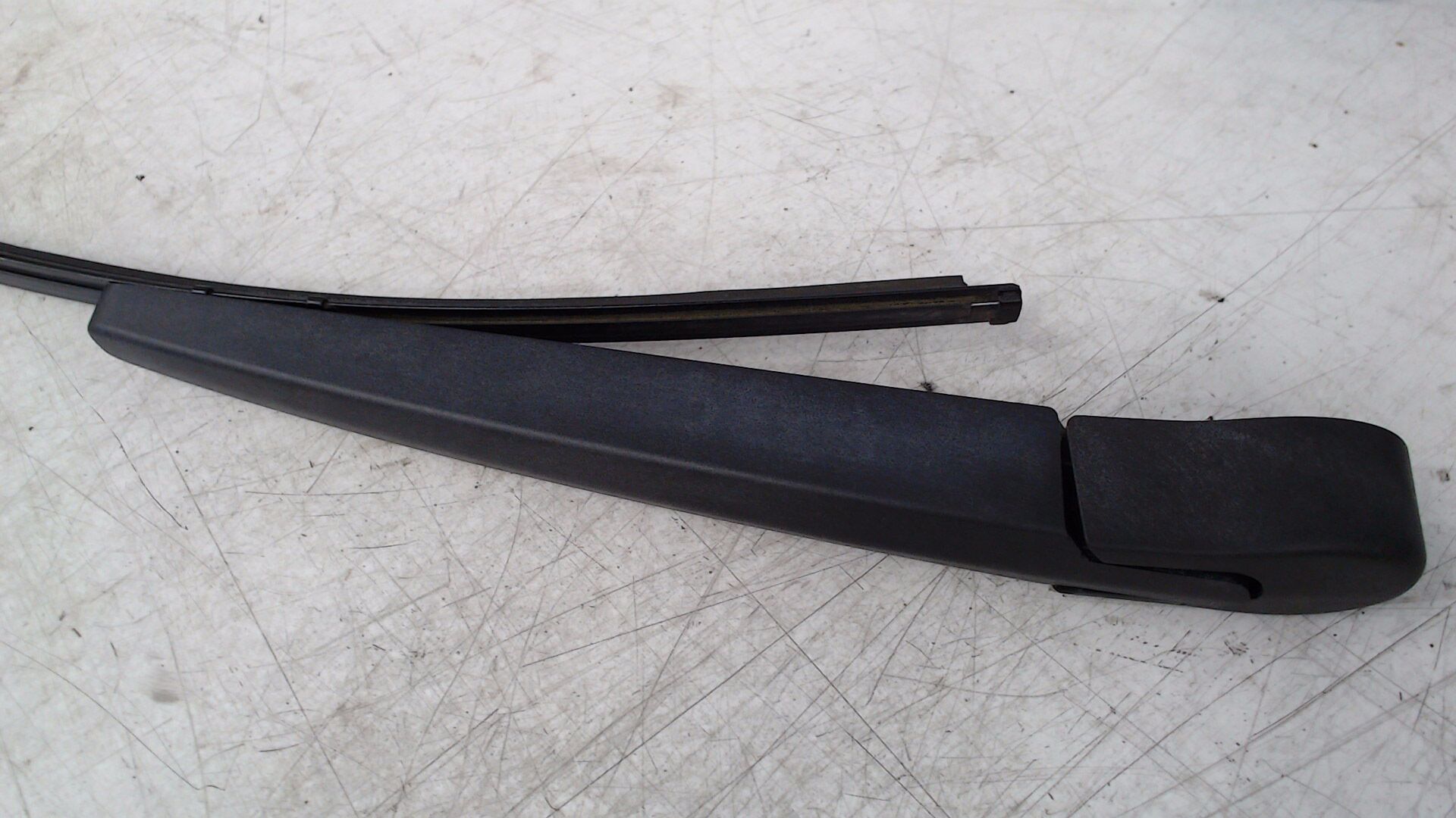 Scheibenwischerarm hinten