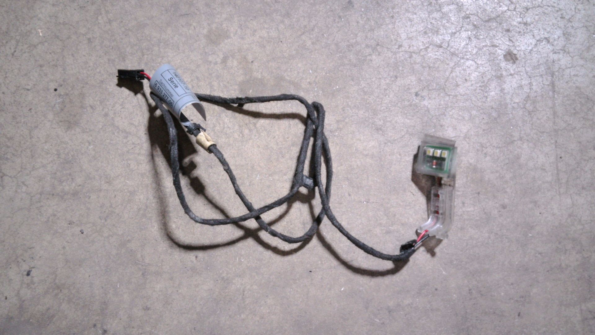 BELEUCHTUNG TÜRINNENGRIFF VORNE LINKS